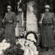 Gendarmen 1956 am Grabmal